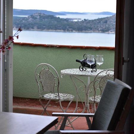 Moonshine Apartment With Magnificent View شيبينيك المظهر الخارجي الصورة