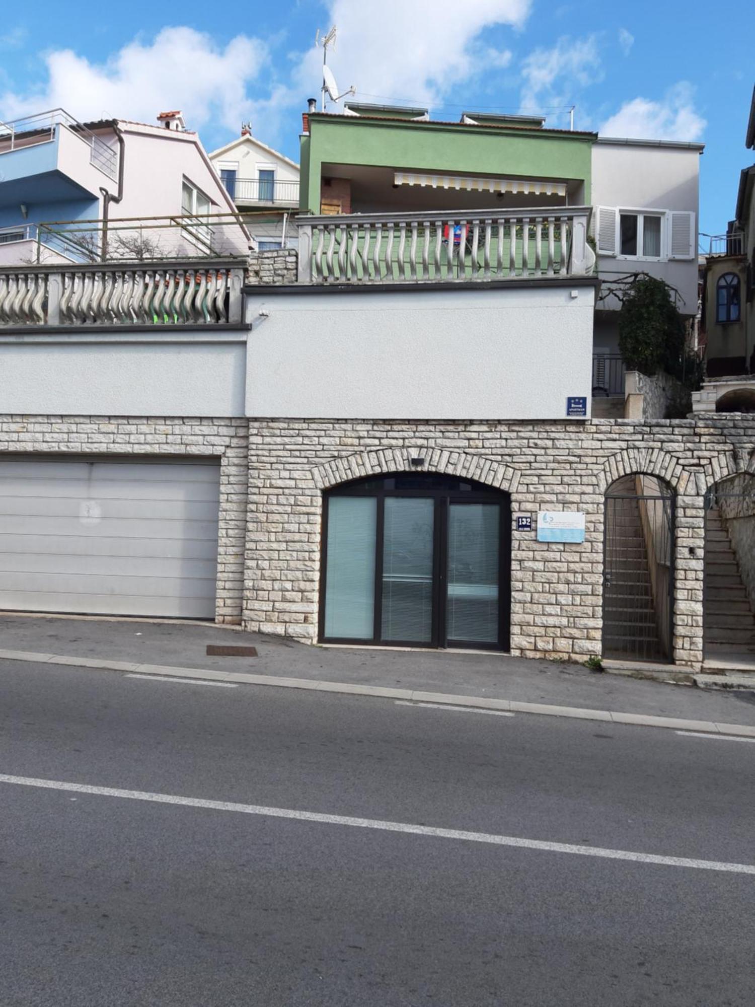 Moonshine Apartment With Magnificent View شيبينيك المظهر الخارجي الصورة