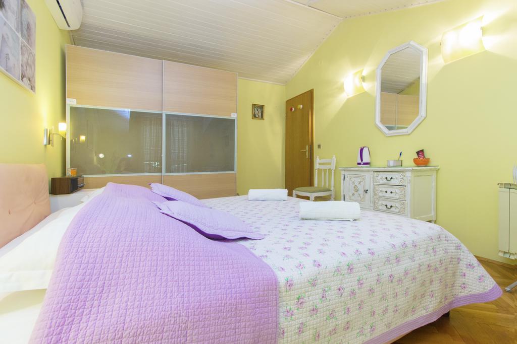 Moonshine Apartment With Magnificent View شيبينيك المظهر الخارجي الصورة